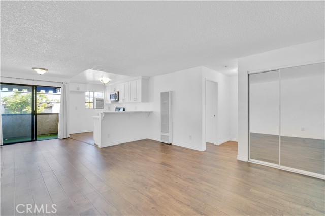 Detail Gallery Image 5 of 15 For 18530 Hatteras Street #209,  Tarzana,  CA 91356 - 1 Beds | 1 Baths