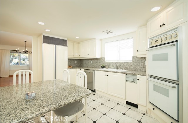Detail Gallery Image 9 of 50 For 251 N Whitnall, Burbank,  CA 91505 - 4 Beds | 3 Baths