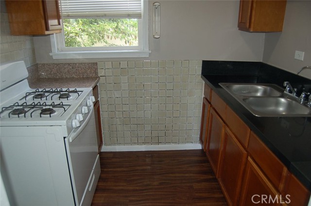 Detail Gallery Image 11 of 22 For 667 N Towne Ave, Pomona,  CA 91767 - 2 Beds | 1 Baths