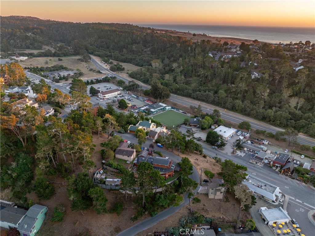https://media.crmls.org/medias/75f1a5f3-1d97-4dfb-b79d-695e14e5829c.jpg?preset=X-Large