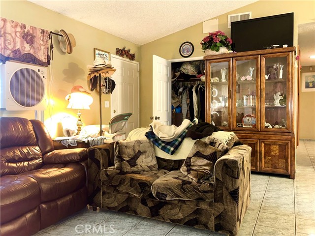 Detail Gallery Image 18 of 29 For 410 Water, Perris,  CA 92571 - 3 Beds | 2 Baths