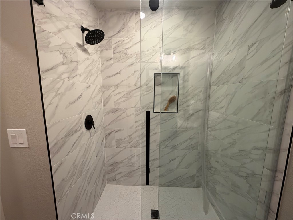 https://media.crmls.org/medias/75f37763-1b12-4b27-a535-b282b95ba6aa.jpg?preset=X-Large