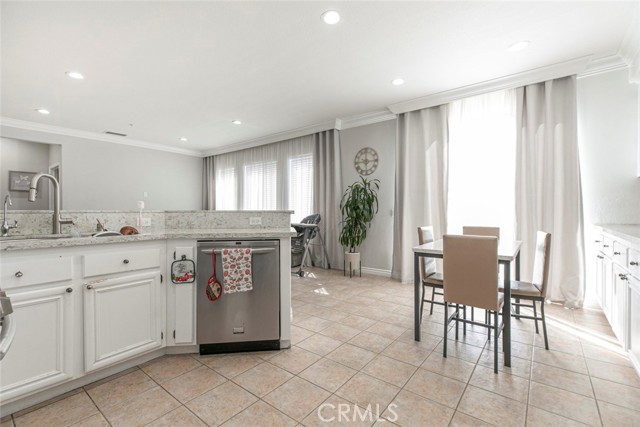 12134 Via Santa Marta, Sylmar CA: https://media.crmls.org/medias/75f3e1ed-4c12-4115-b188-4cb26ff5a2c7.jpg