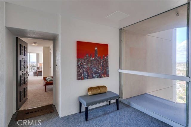2999 E Ocean Boulevard, Long Beach CA: https://media.crmls.org/medias/75f467fe-c1bd-4f97-b789-912312e95fb2.jpg