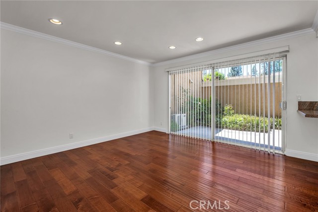 335 Sprucewood Avenue, Oak Park CA: https://media.crmls.org/medias/75f4d9fb-7900-44b8-af4b-497545f14921.jpg