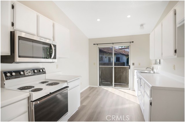 Detail Gallery Image 8 of 39 For 70 Corniche Dr. #E,  Dana Point,  CA 92629 - 2 Beds | 2 Baths