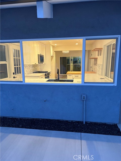 20272 Deervale Lane, Huntington Beach CA: https://media.crmls.org/medias/75f6a73c-7eb6-46db-b9ec-c04bc3628dca.jpg