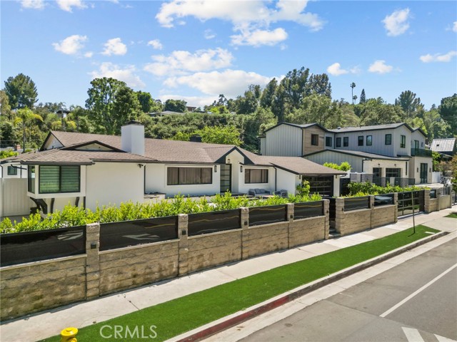 16810 Adlon Road, Encino CA: https://media.crmls.org/medias/75f6b21d-165d-41ab-a0ff-aa444b45b545.jpg