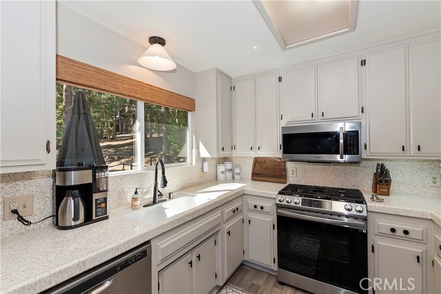 Detail Gallery Image 15 of 46 For 446 Bel Air Dr, Lake Arrowhead,  CA 92352 - 3 Beds | 2/1 Baths