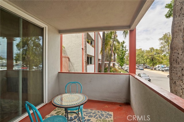4915 Tyrone Avenue, Sherman Oaks CA: https://media.crmls.org/medias/75f7b59d-72ee-4810-b4b8-63cc0103b3b4.jpg