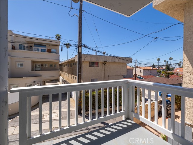 Detail Gallery Image 23 of 57 For 526 Avenue a, Redondo Beach,  CA 90277 - 7 Beds | 5 Baths