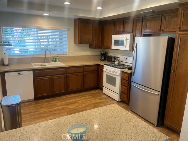 7911 Seawall Circle, Huntington Beach CA: https://media.crmls.org/medias/75f8f184-8d88-472b-a4da-c2f074e0a8a9.jpg