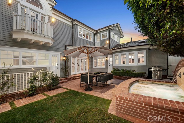 215 Marigold Avenue, Corona del Mar CA: https://media.crmls.org/medias/75f9359b-8bb7-4c82-8d5c-11615123a0c5.jpg