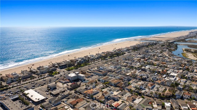 Detail Gallery Image 29 of 32 For 203 Cedar St a & B,  Newport Beach,  CA 92663 - 4 Beds | 3 Baths