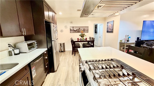 Detail Gallery Image 11 of 40 For 421 S 5th, La Puente,  CA 91746 - 4 Beds | 3 Baths