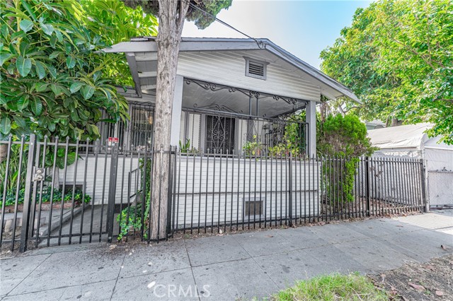2022 Trinity Street, Los Angeles, California 90011, 3 Bedrooms Bedrooms, ,1 BathroomBathrooms,Single Family Residence,For Sale,Trinity,DW24140004