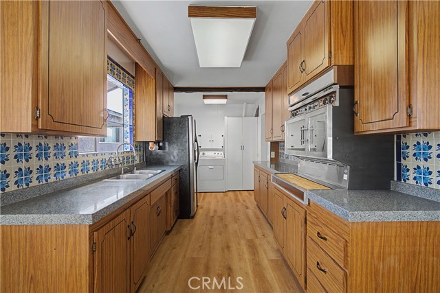 Detail Gallery Image 22 of 42 For 819 N. Maria, Redondo Beach,  CA 90277 - 3 Beds | 1 Baths