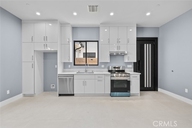 Detail Gallery Image 35 of 39 For 12937 W Kilikia Dr, North Hollywood,  CA 91605 - 4 Beds | 4 Baths