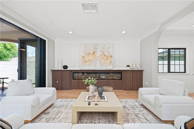 1935 S 6th Avenue, Arcadia CA: https://media.crmls.org/medias/75fbfcca-bae5-4a5a-93d4-18eb6800190d.jpg