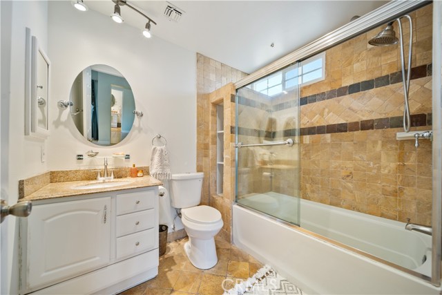 Detail Gallery Image 35 of 47 For 19950 Sherman Way Unit a a,  Winnetka,  CA 91306 - 3 Beds | 4 Baths