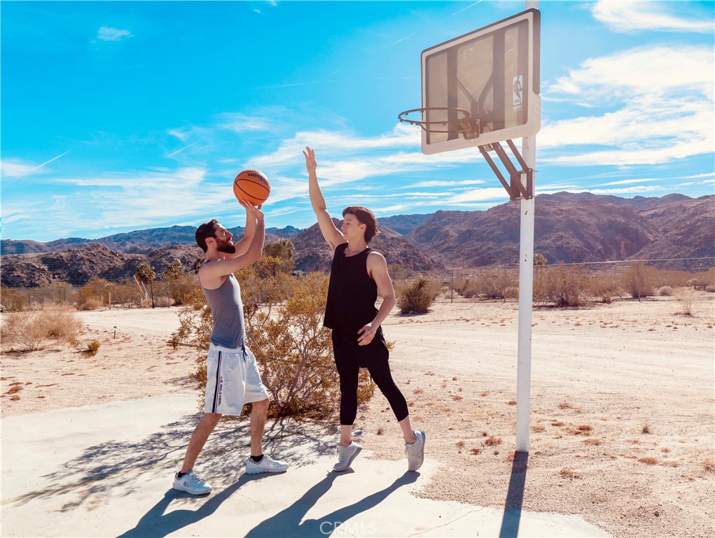 https://media.crmls.org/medias/75fc7502-4778-4cc4-bef8-8f1e667d50e3.jpg?preset=X-Large