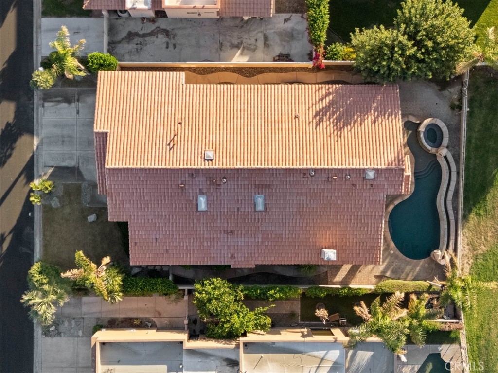 https://media.crmls.org/medias/75fc87b6-84dd-4283-815e-fca27e9caf78.jpg?preset=X-Large