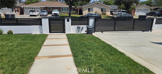 Detail Gallery Image 3 of 21 For 2726 W Pendleton Ave, Santa Ana,  CA 92704 - 4 Beds | 3 Baths
