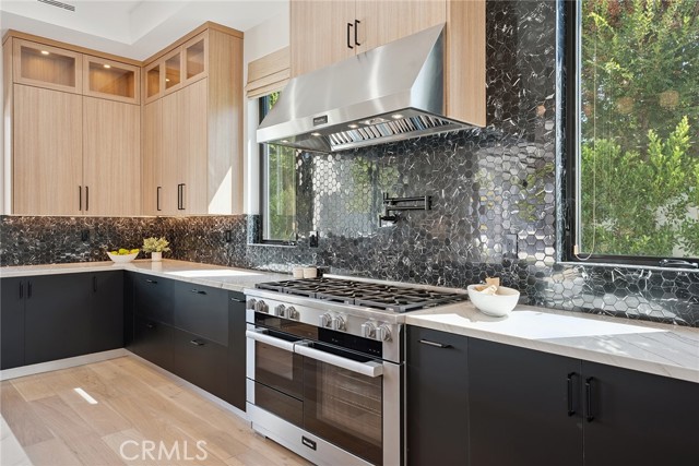 Detail Gallery Image 21 of 74 For 13807 Magnolia Bld, Sherman Oaks,  CA 91423 - 5 Beds | 4/1 Baths