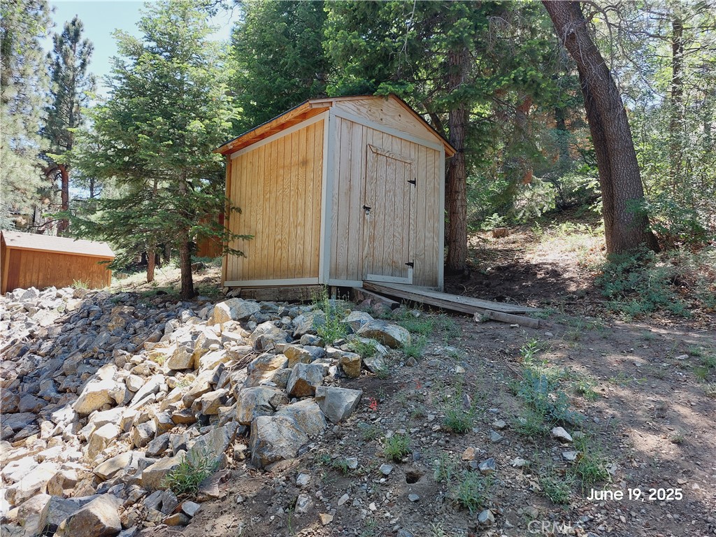 https://media.crmls.org/medias/760104c8-799b-49c4-8a80-bdd6bb294db1.jpg?preset=X-Large