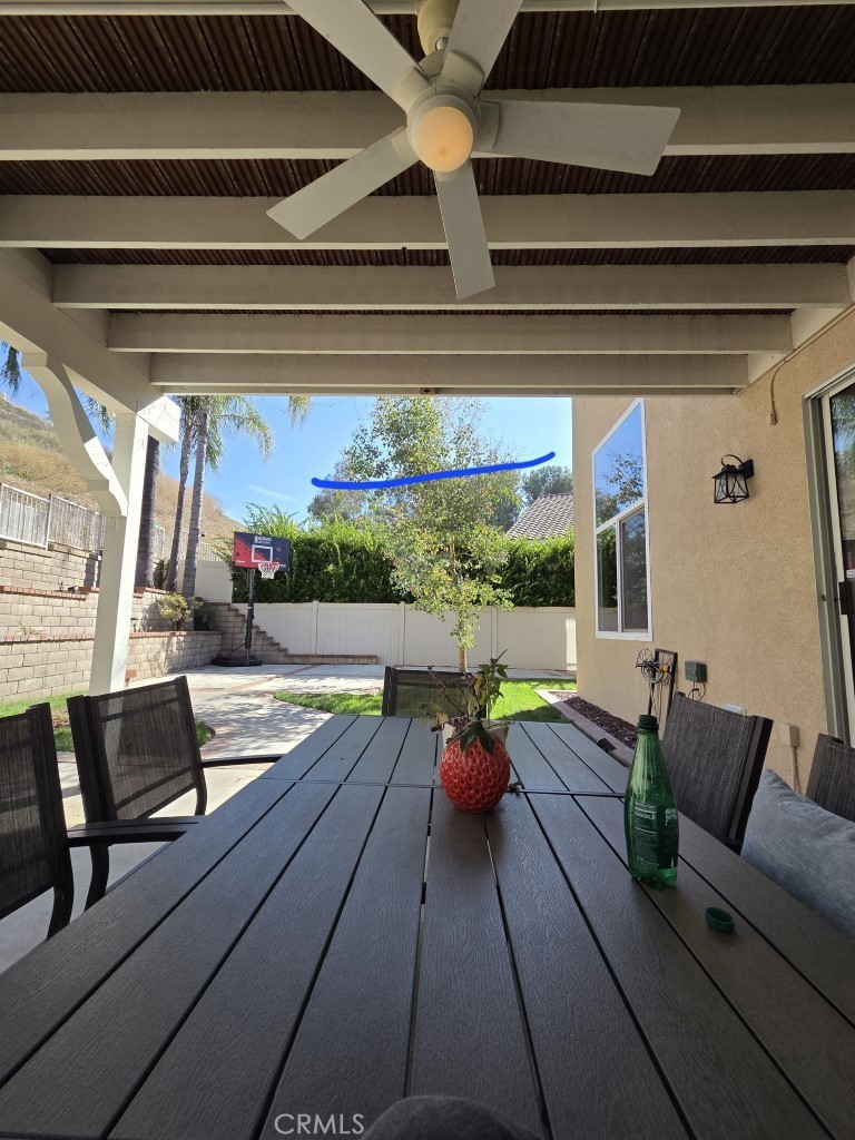 https://media.crmls.org/medias/76016fd4-5dc0-46cb-92ab-adf729ca2320.jpg?preset=X-Large
