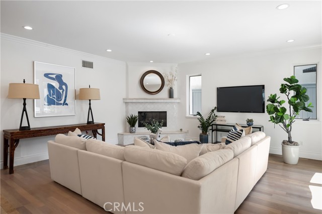 561 33rd Street, Manhattan Beach, California 90266, 5 Bedrooms Bedrooms, ,5 BathroomsBathrooms,Residential,Sold,33rd,SB21226238