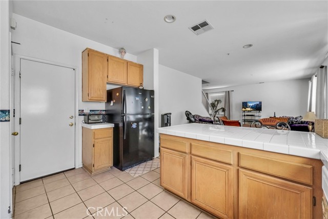 Detail Gallery Image 12 of 39 For 5762 Pine Valley, Fontana,  CA 92336 - 3 Beds | 2/1 Baths