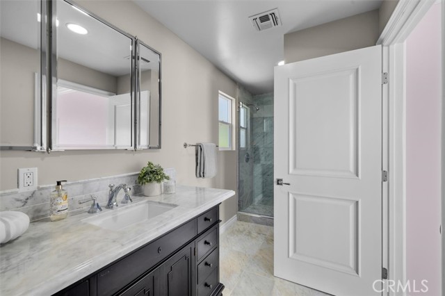 33 Cayuse Lane, Rancho Palos Verdes CA: https://media.crmls.org/medias/7602bf1b-ea1c-4be6-9a4e-595ddb5e9980.jpg