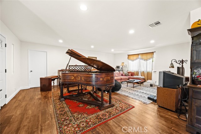 1385 N Marengo Avenue, Pasadena CA: https://media.crmls.org/medias/76035258-36ae-450f-96e8-5165067cd18d.jpg