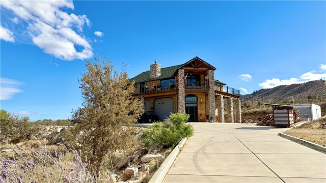 Detail Gallery Image 8 of 68 For 275 Canyon, Pinon Hills,  CA 92371 - 3 Beds | 2/1 Baths