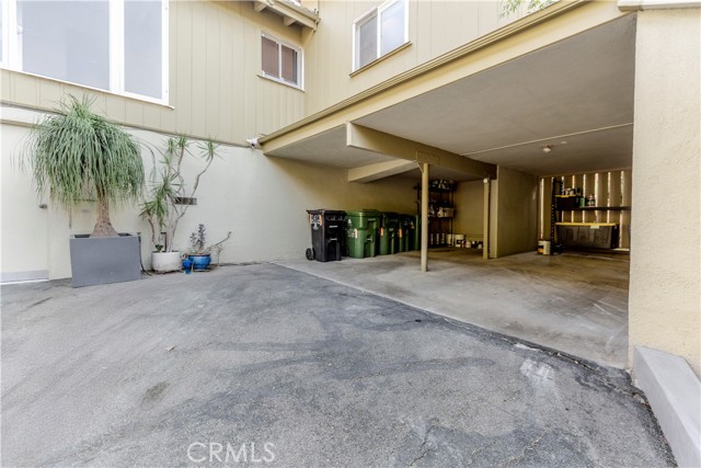 Detail Gallery Image 16 of 54 For 2412 Canyon Oak Dr, Los Angeles,  CA 90068 - 3 Beds | 2 Baths
