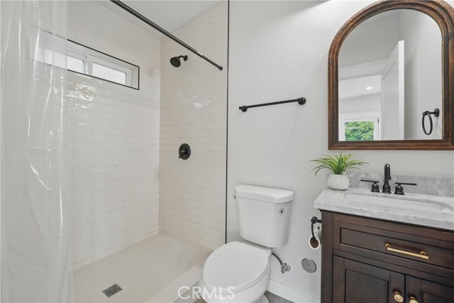 2111 S Bronson Ave, Los Angeles CA: https://media.crmls.org/medias/7605376f-8377-4b85-bbd8-8b6002c5a186.jpg