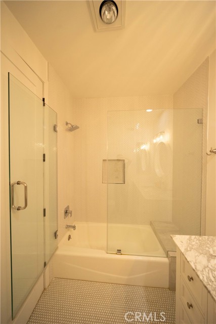 Detail Gallery Image 70 of 74 For 17437 Oak Creek Ct, Encino,  CA 91316 - 5 Beds | 5/1 Baths