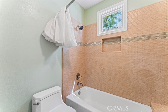 Detail Gallery Image 23 of 48 For 9609 Jellico Ave, Northridge,  CA 91325 - 4 Beds | 3/1 Baths