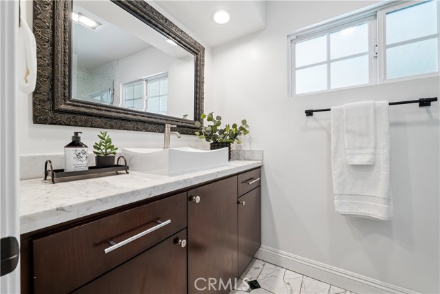 Detail Gallery Image 33 of 73 For 4590 Ensenada Dr, Woodland Hills,  CA 91364 - 3 Beds | 2/1 Baths