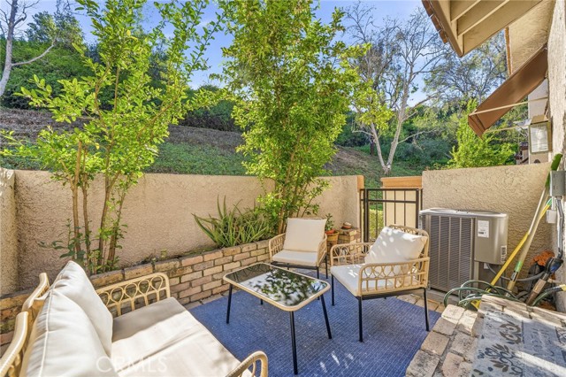 Detail Gallery Image 3 of 23 For 10 Deerpath, Pomona,  CA 91766 - 2 Beds | 2 Baths