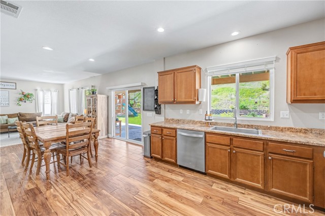 Detail Gallery Image 8 of 34 For 115 Festive Ct, Beaumont,  CA 92223 - 3 Beds | 2/1 Baths