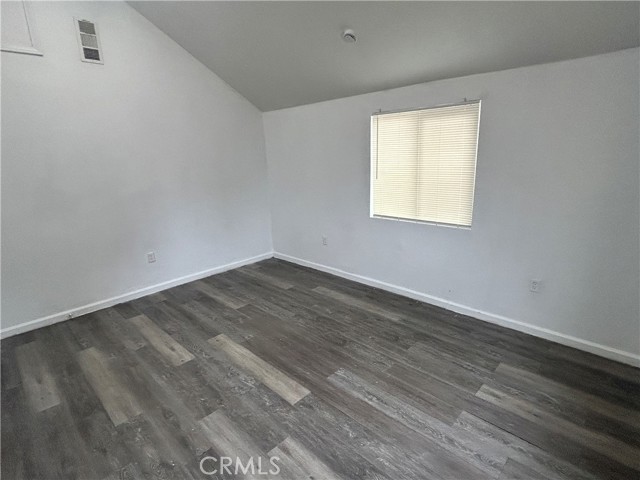 Detail Gallery Image 4 of 17 For 8017 Laurel Ave, Fontana,  CA 92336 - 2 Beds | 2 Baths