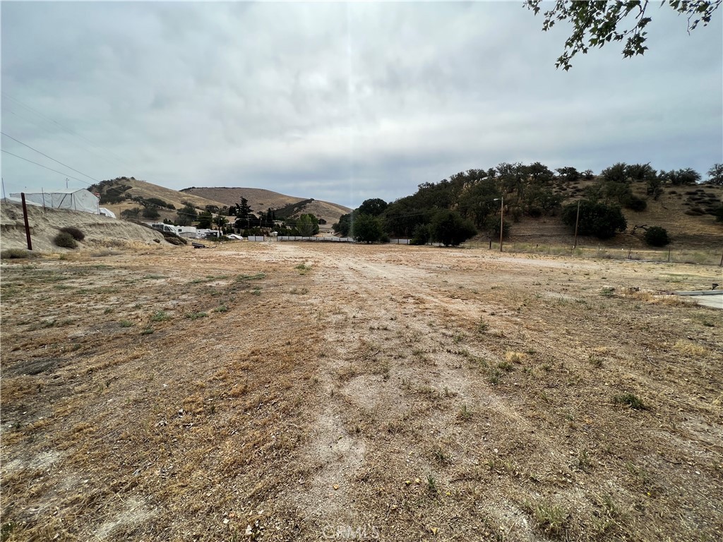 70880 New Pleyto Road, Bradley, CA 93426