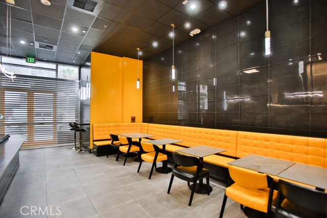 5537 W Sunset Boulevard, Los Angeles CA: https://media.crmls.org/medias/7607b191-295e-4a3b-acf2-2d2a7b71fa1a.jpg