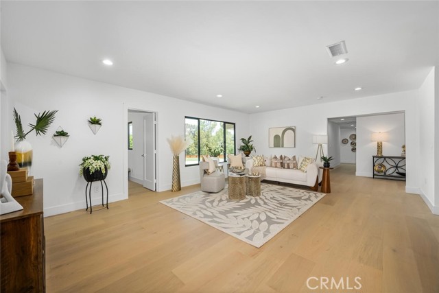 Image 3 of 68 For 3209 Lakeknoll Drive