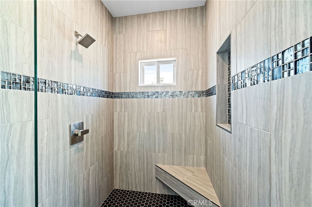 https://media.crmls.org/medias/76081fa6-b5d9-4adc-87d3-fbfb9d4cdf6f.jpg?preset=X-Large