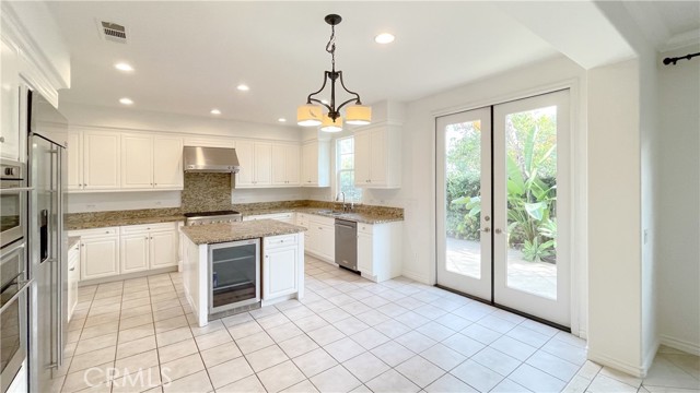 21 Vine, Irvine CA: https://media.crmls.org/medias/7608b3d3-ae79-49a5-9196-b35a92f7dff8.jpg