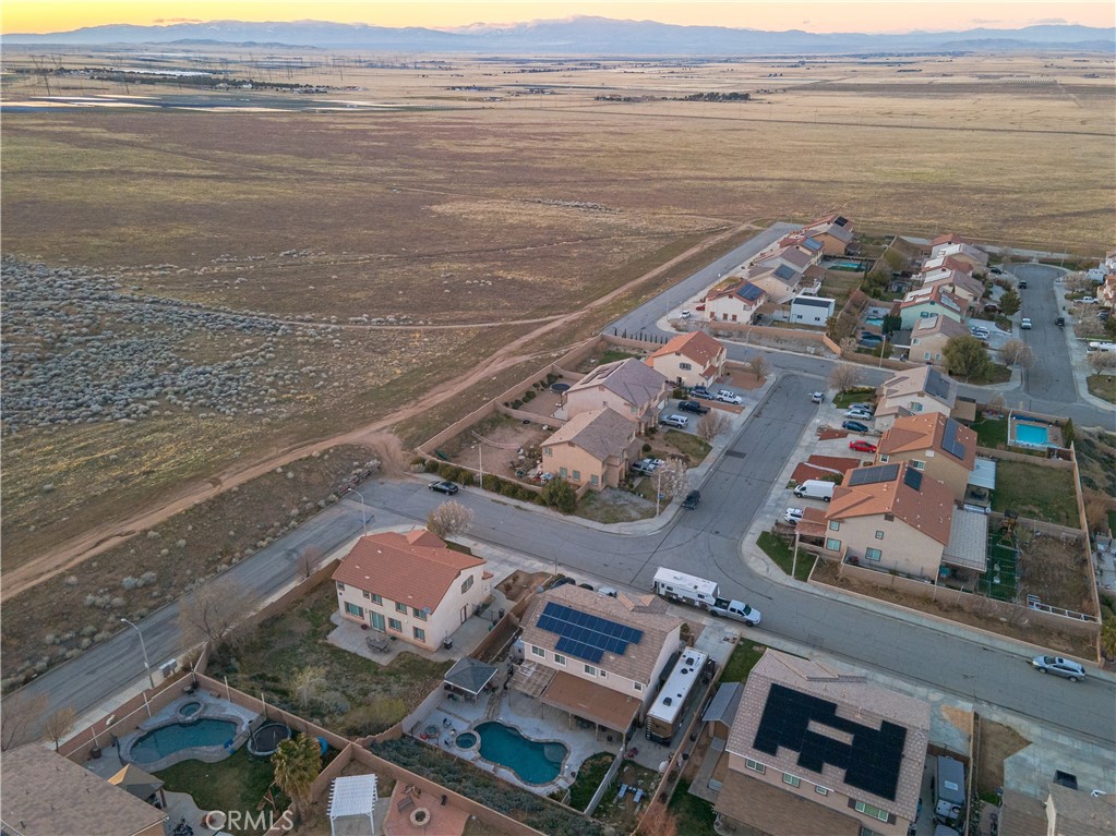 https://media.crmls.org/medias/7608c74f-19b7-414a-b6ed-1f977c31d055.jpg?preset=X-Large
