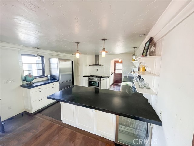 Detail Gallery Image 7 of 27 For 2444 the Strand, Hermosa Beach,  CA 90254 - 4 Beds | 3/1 Baths